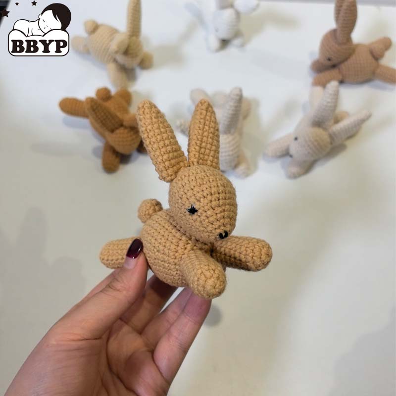 Baby Nursery Mobile - 1個のかわいい編みぐるみウサギの飾り、ベビーベッドモバイル＆保育園の壁掛け編みぐるみウサギ、ホームデコDIYギフト
