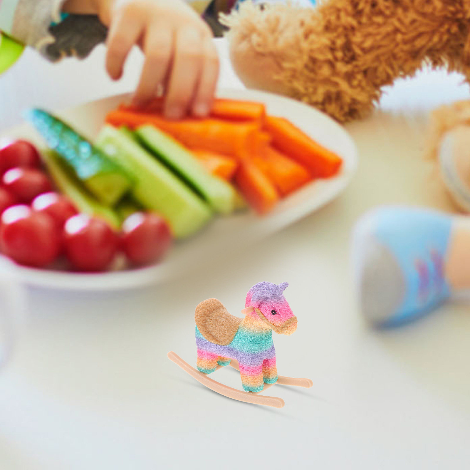 ミニチュアのロッキングチェア。漫画風のデザインで、ベビーベッ - Baby Nursery Rocking Chair のレビューと価格